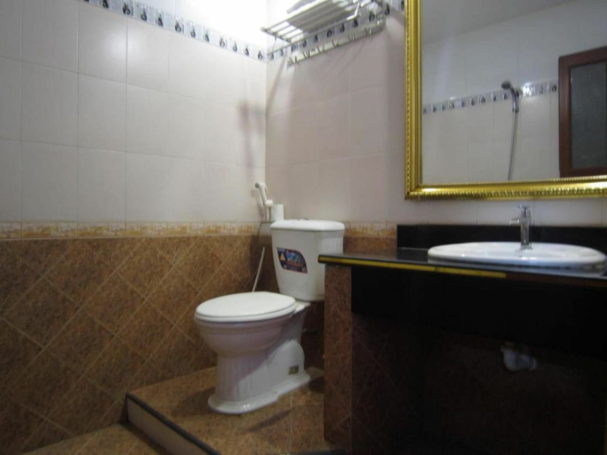 Tân Hà Hotel Thành Pho Ho Chí Minh Esterno foto