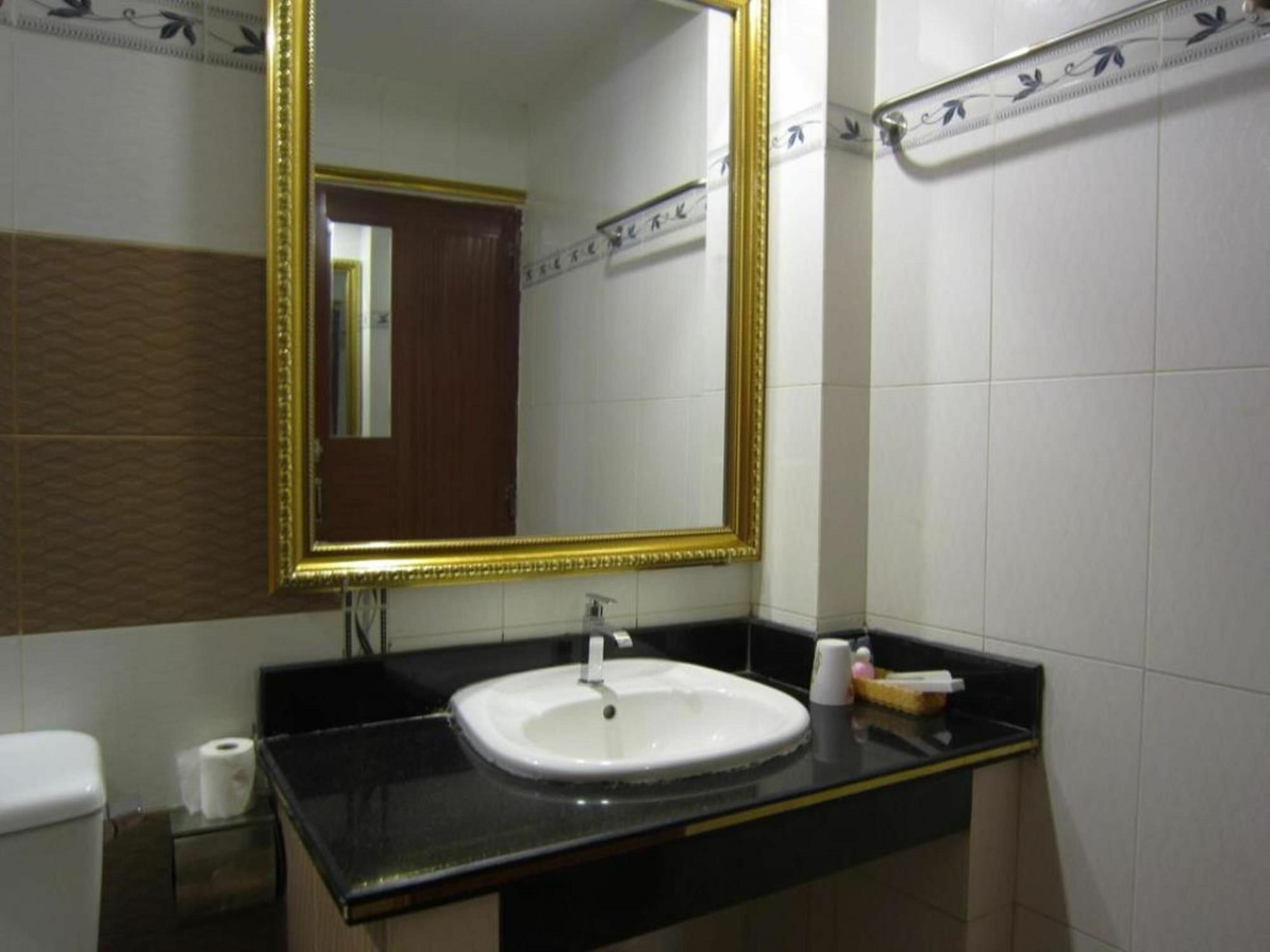 Tân Hà Hotel Thành Pho Ho Chí Minh Esterno foto